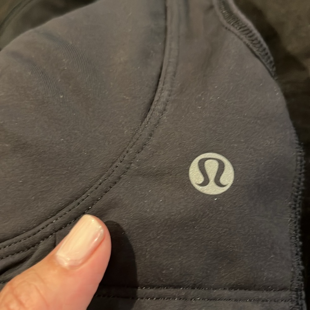 EUC Lululemon 32DD Sports Bra with criss cross or straight bra straps - Picture 4 of 4